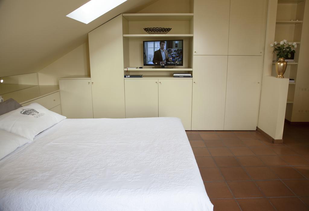 Mansard Very Close To Duomo Milan Exterior photo